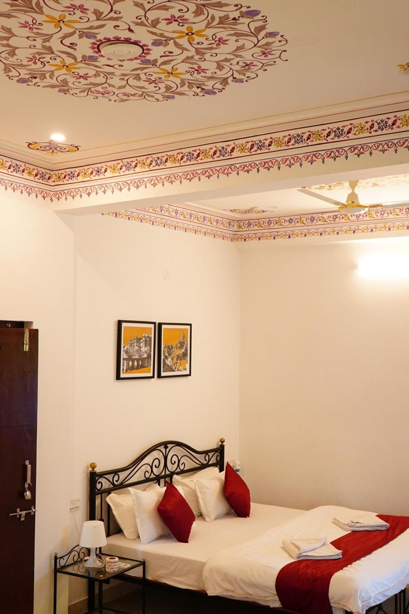 Rising Shemesh Home Stay Udaipur Exterior photo