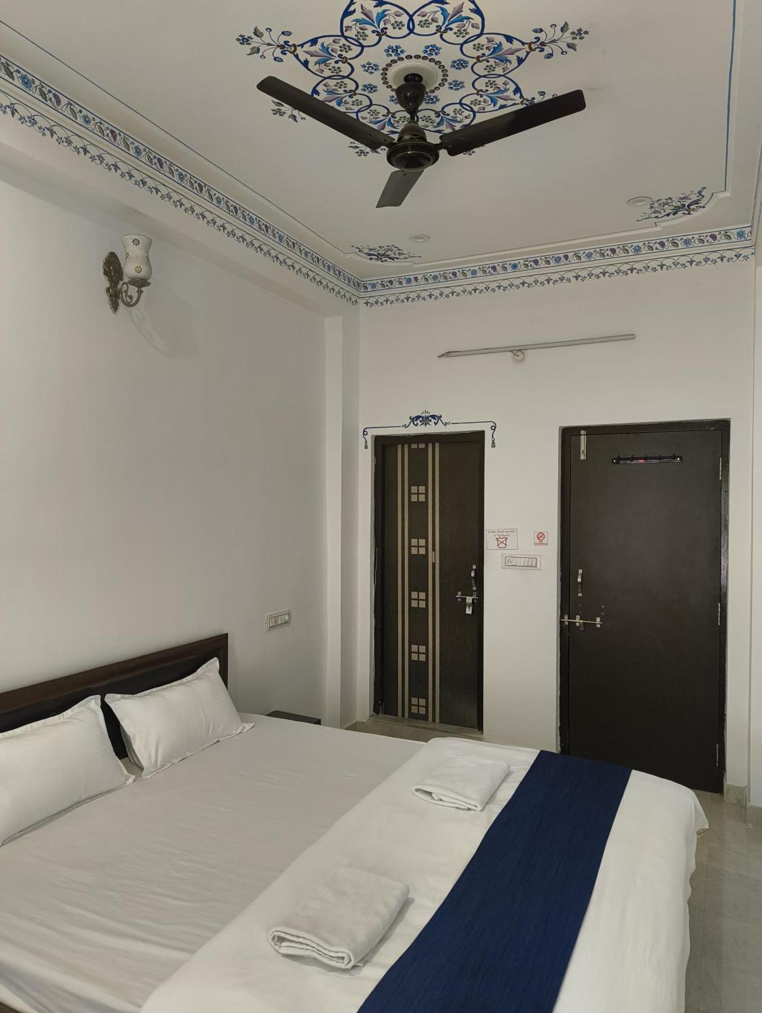 Rising Shemesh Home Stay Udaipur Exterior photo