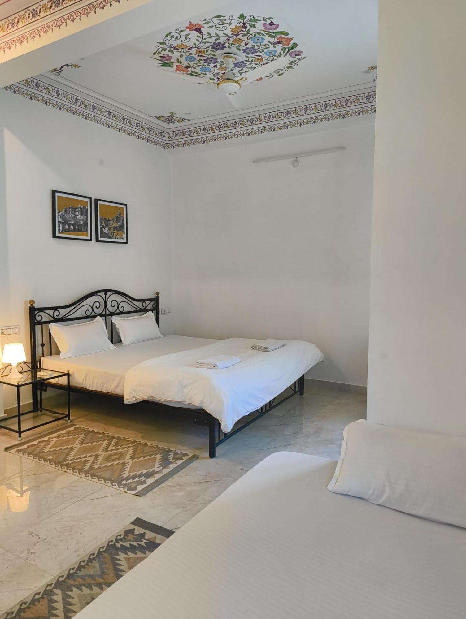 Rising Shemesh Home Stay Udaipur Exterior photo